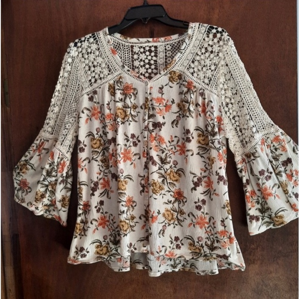 Cato blouse.   Size large.  Perfect for fall!